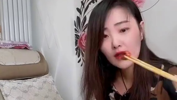 姐夫怕小姨子吃胖藏肉被发现，套路走姐夫一块不留#哎呀妈呀太香了 #这一碗好过瘾 #好吃到停不下来 #