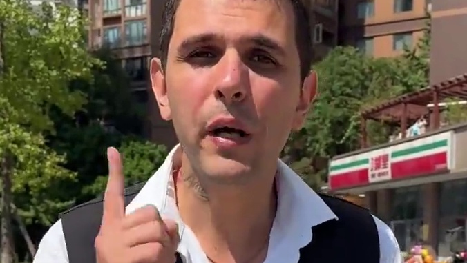 中国制造就是帅，男人的梦中情车！ #全新岚图梦想家上市 #梦想科技城堡 #解锁李若彤同款0感休息室