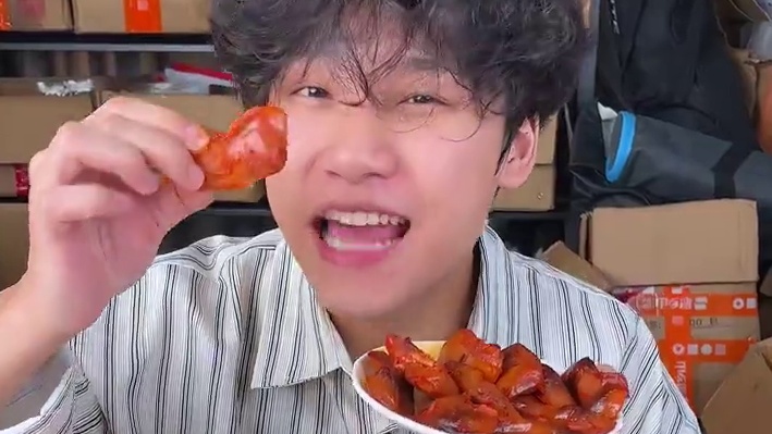 又香又辣，一口下去QQ弹弹卤的特别入味，追剧休闲吃真的过瘾！#妈呀太香了 #好吃到停不下来 #零食推