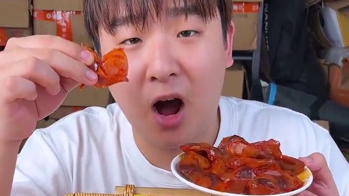 香香辣辣的卤的特别入味，每一个都是这种个大肉厚的，紧实有嚼劲！#好吃到停不下来 #吃货必备 #解馋