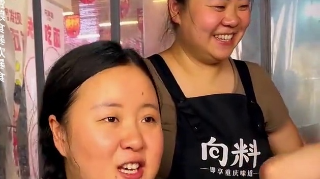 长得像明星的妹子挑战2斤面，这么漂亮居然能吃这么多！#美食 #小面调料 #挑战 #吃面