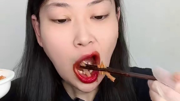 #黏糊火鸡面 奥尔良鸡腿 #缺牙齿 有两种口味 素耳尖素毛肚 口感哏啾 香香辣辣的巨上头#辣零食推荐