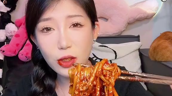 发6份！干粉的口感更好！爱吃辣的魔鬼辣特辣 一般吃辣的中辣 加点喜欢吃配菜 满满一大碗 绝绝子！真的