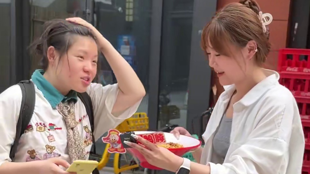 10分钟吃完一份爆辣曹氏鸭脖，奖励1000，你敢挑战吗？#曹氏鸭脖 #爆辣挑战#曹氏变态辣