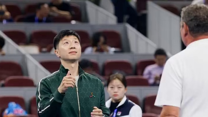 【中网女单正赛首轮较量开启，马龙现身球场担任挑边嘉宾】9月26日晚，2024中网继续女单正赛首轮较量