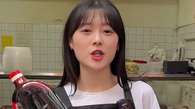 曹氏鸭脖是工业辣椒精吗？曹氏鸭脖总部辣辣给大家盘一盘#曹氏鸭脖#曹氏鸭脖辣椒精