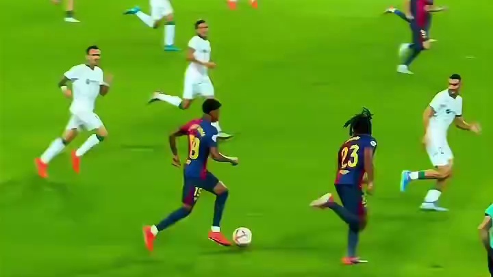 莱万一己之力抗着