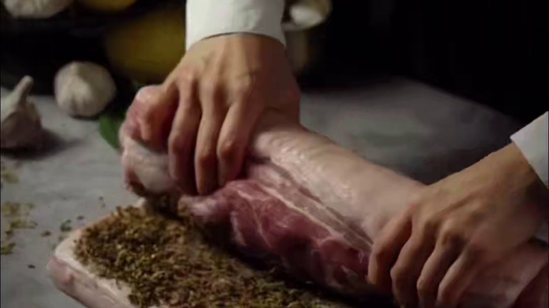 「意式脆皮五花肉」Italy Porchetta. 食谱：
2700g 带皮猪五花
15g 鼠尾草
