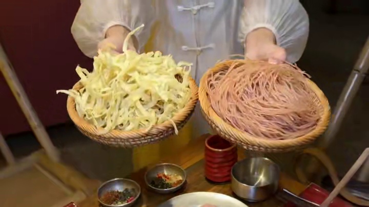 和好姐妹吃到了 心心念红酸汤～