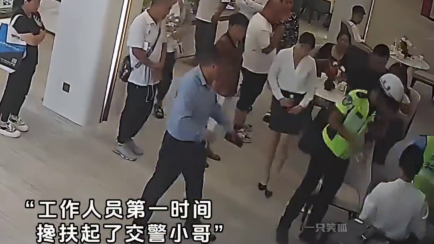 盘点世间温暖瞬间，当善良遇到善良便是最美的邂逅！#感人 #交警正能量 #暖心