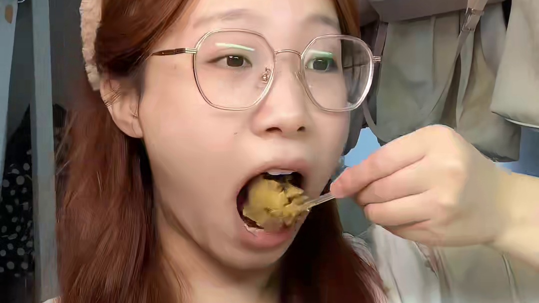 干饭vlog｜干拌河粉好好吃呀，还有稻香村的糕点，枣花酥我的最爱！！#美食vlog #我的生活日记 