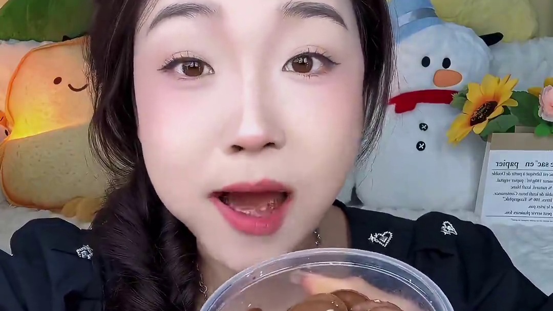 闪光少女家的脆皮布朗尼！！！越嚼越香！！！配料干净，不加白砂糖，一盒是70g 
摩卡：190大卡
原