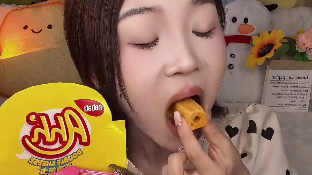 姐妹们玉米酥一袋是两根哈！！混搭一下子可以吃到3个口味！！！#追剧小零食 #丽芝士纳宝帝 #办公室零