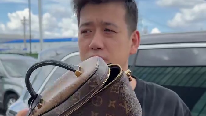 今天天气很美丽，小姐姐心情就不一定了~ #上海 #二奢老金 #老金随拍 #vlog