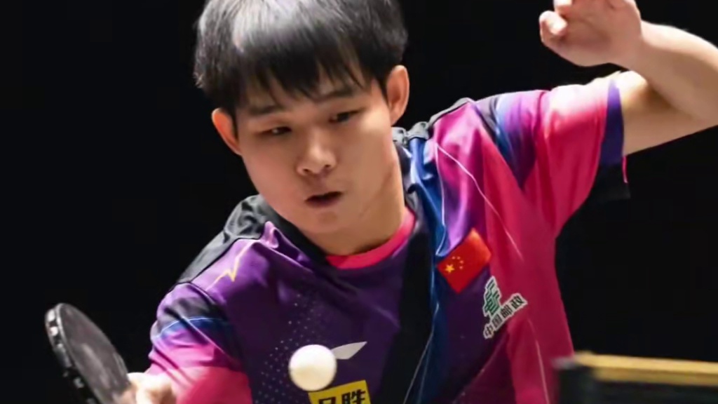 今晚马龙光速晋级WTT中国赛32强，对于下一轮将对阵21岁的小将曾蓓勋，他表示：曾蓓勋也是北京队年轻