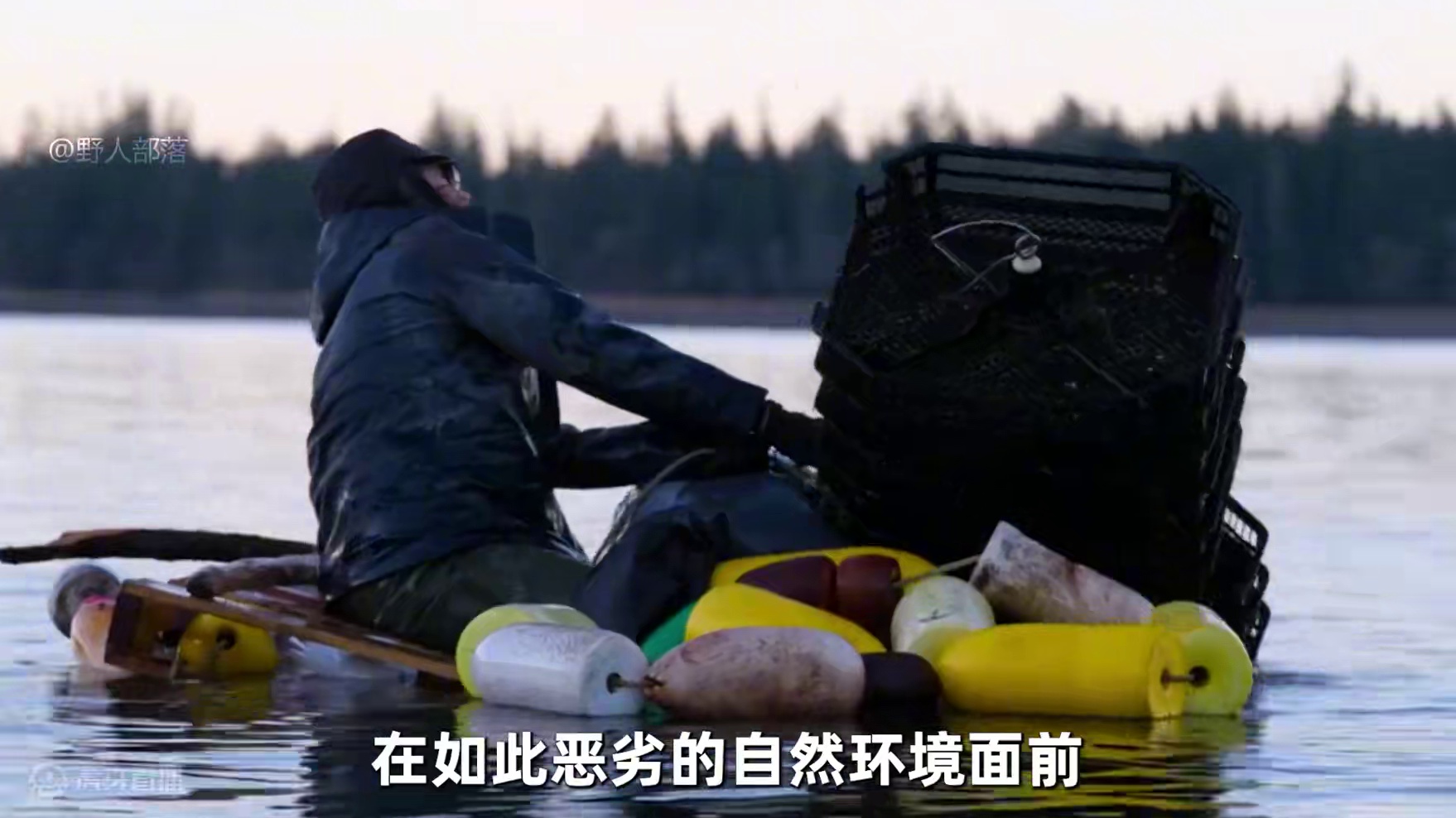 16人北极荒野求生，大佬抓到一头肥美豪猪，和队友享受猪肉大餐 #荒野求生 #野外生存 #户外