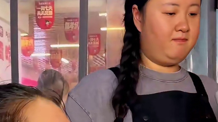 大哥专程从西安赶回来给媳妇赢调料，真是好男人啊，就是这5两面能成功吗？#美食 #挑战 #吃面