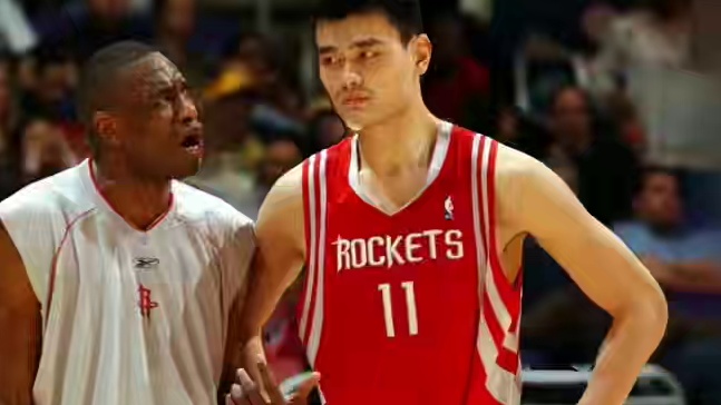 NBA官方消息，名宿穆托姆博因脑癌去世，终年58岁！穆托姆博生涯合计贡献3289次封盖，排在NBA历