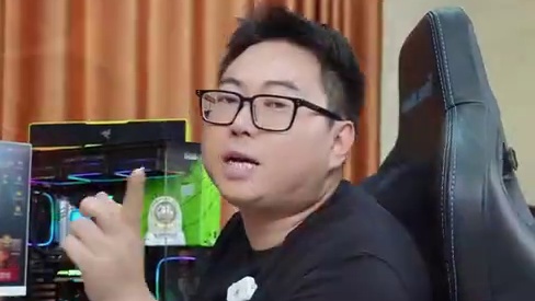 傻子才选4070super?看完疯了？#飞利浦显示器 #几何未来机箱 #显卡 #diy电脑 #黑神话