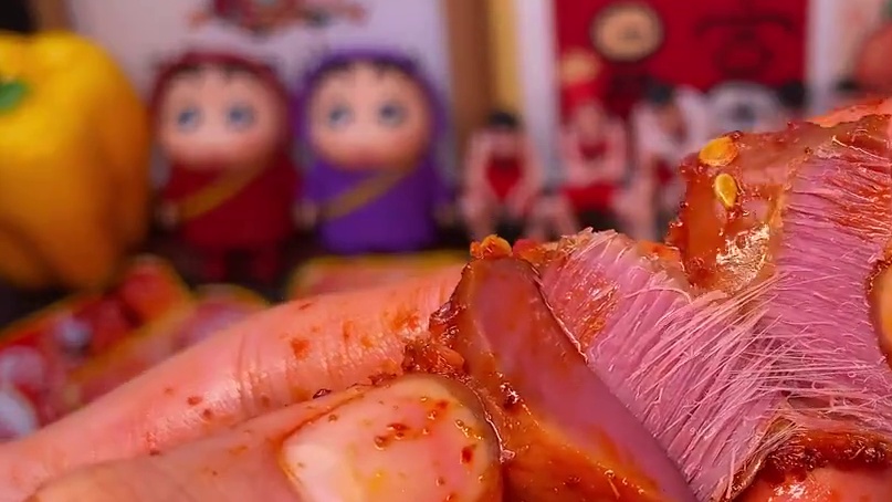 香香辣辣的卤的特别入味，每一个都是这种个大肉厚的，紧实有嚼劲！#好吃到停不下来 #妈呀太香了 #零食