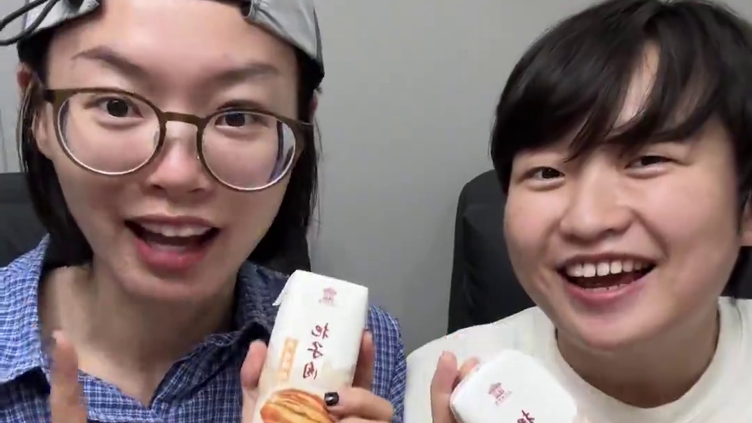 居然有肉味的酸奶 #搞笑 #室友 #测评