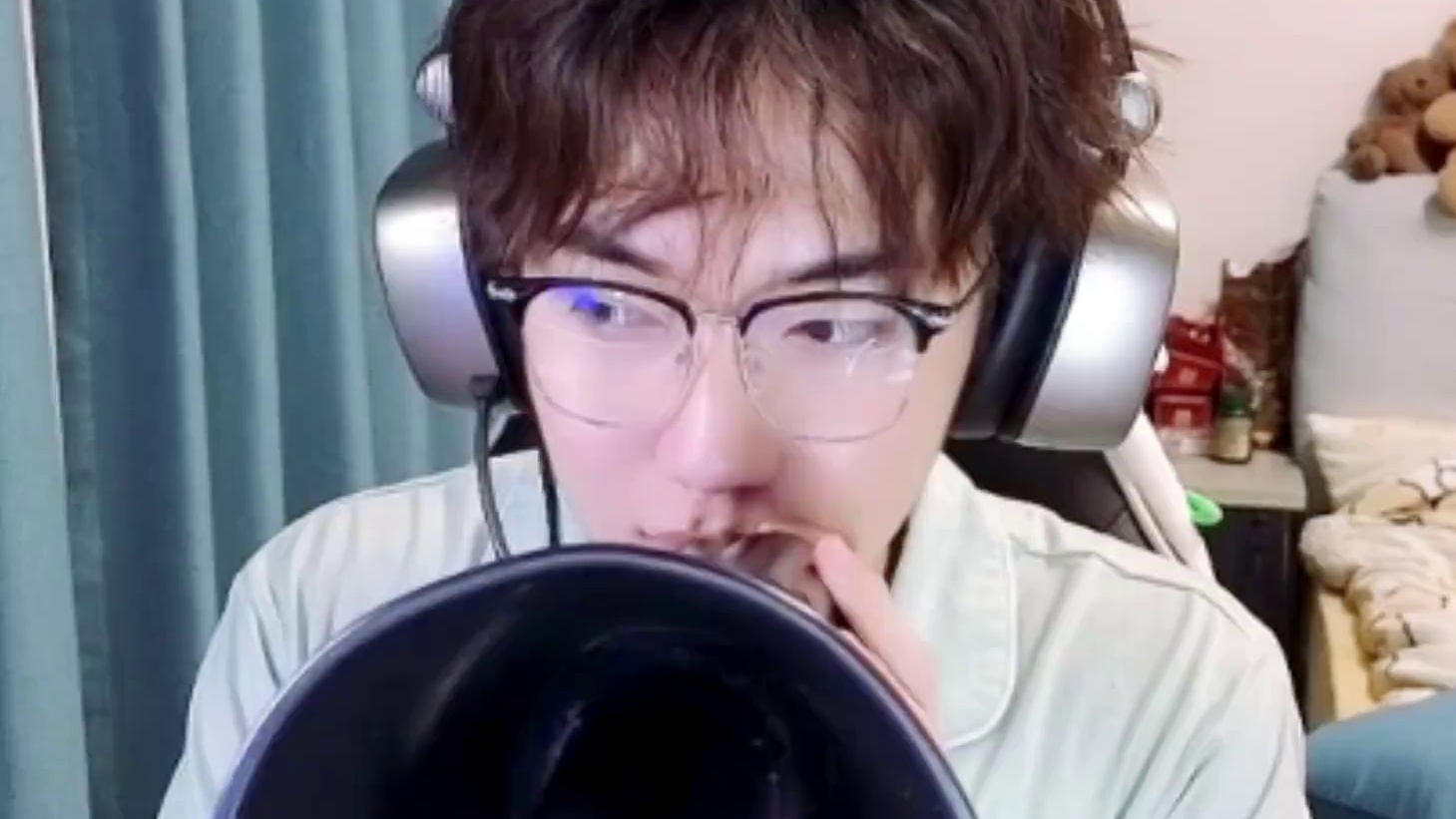 不是主播打不过，只是主播爱拉扯！ #高能英雄 #高能英雄第一人称上线