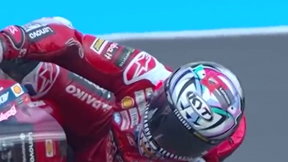 GP八嘎站:巴斯蒂亚尼尼在日本练习赛出现了一起惨烈的摔车....万幸人无大碍！就是车彻底撞毁了…#m