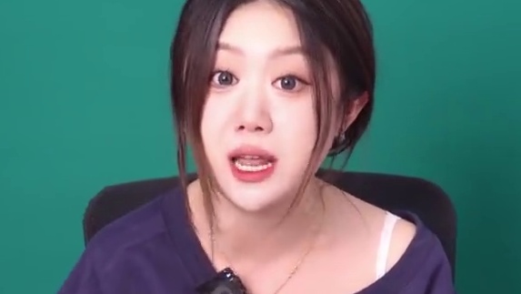 最近热起来的鸡爪测评，记得看完~#美食测评 #李肉那多 #无骨鸡爪