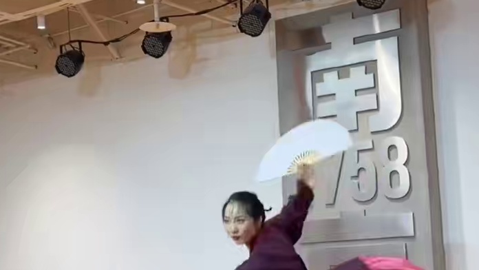 十步杀一人，千里不留行 #李白侠客行 #戴萍编舞
原音频#声无哀乐乐队 【鹤冲天】，朗诵者不详#原创