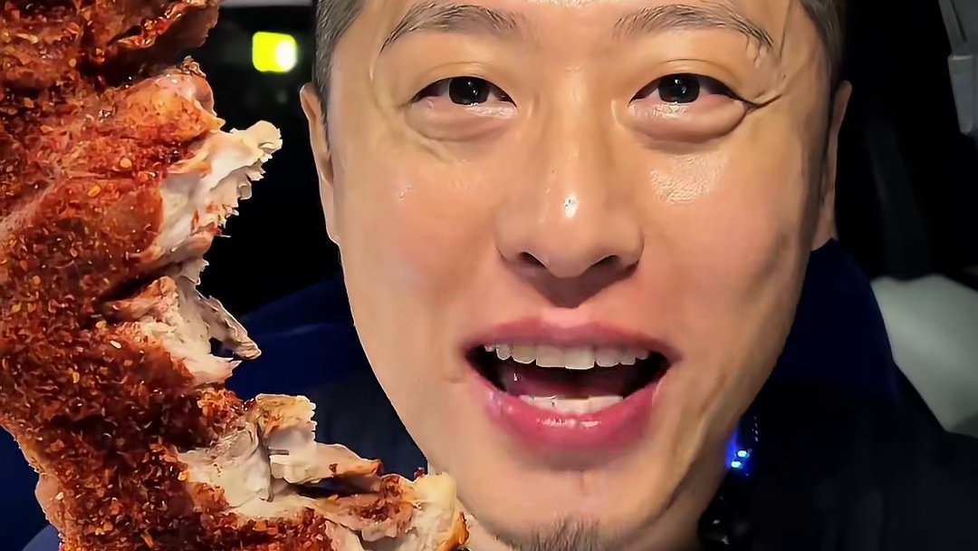 深夜烤羊腿快乐水嘎嘎香 #烤羊腿 #深夜放毒 #大口吃肉的感觉真好 #妈呀太香了