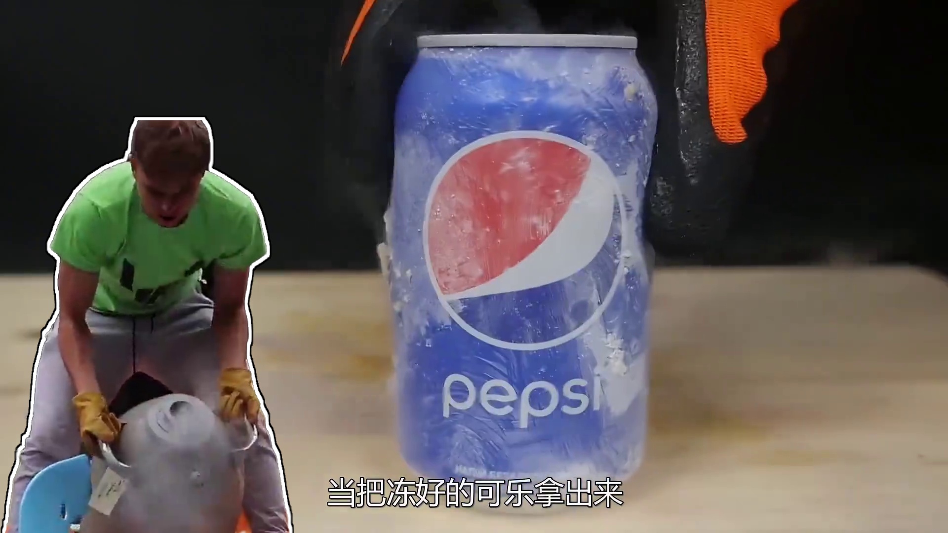 将30升液氮倒入湖中，遇水瞬间能冻住吗？结果瞬间后悔 #涨知识 #科普一下 #液氮