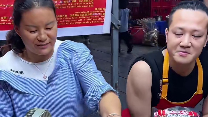 湖南美女竟然不能吃”辣“！挑战3两轻松赢走3000奖励！#螺蛳粉