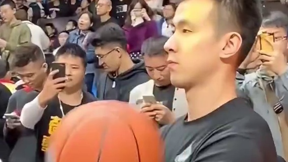 赵继伟再一次 担任中国男篮队长