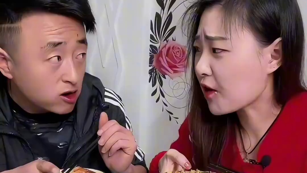 姐夫下厨小姨子吃不饱，嫌弃吃的太多快被吃穷了#好吃到停不下来 #妈呀太香了 #记录