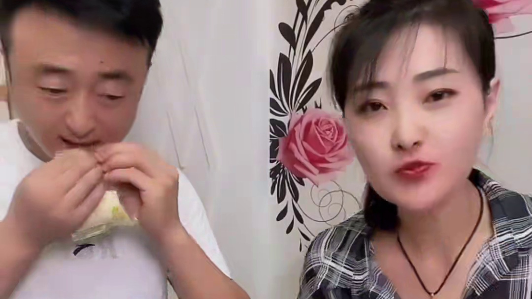 姐夫套路小姨子被识破吃了个精光，姐夫气的脸都绿了#这一碗好过瘾 #妈呀太香了 #好吃到停不下来 #抖