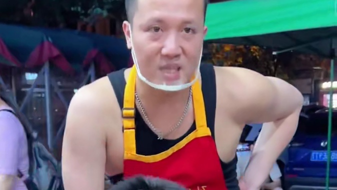 湖南帅哥看着这么大一盆，已经开始冒汗了！你觉得他能挑战成功吗#螺蛳粉