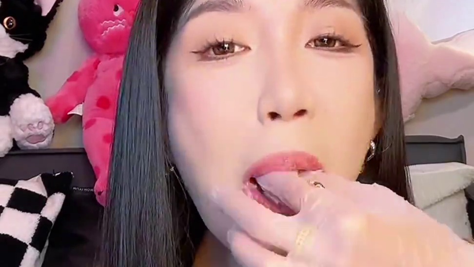 又被抬走了放大再试一试 这一天天真难啊#谁懂这一口的好吃程度 #豚鱼集 #一口下去超满足