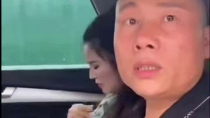 #哈哈哈哈哈哈我要笑死了 大哥，东村怎么走？