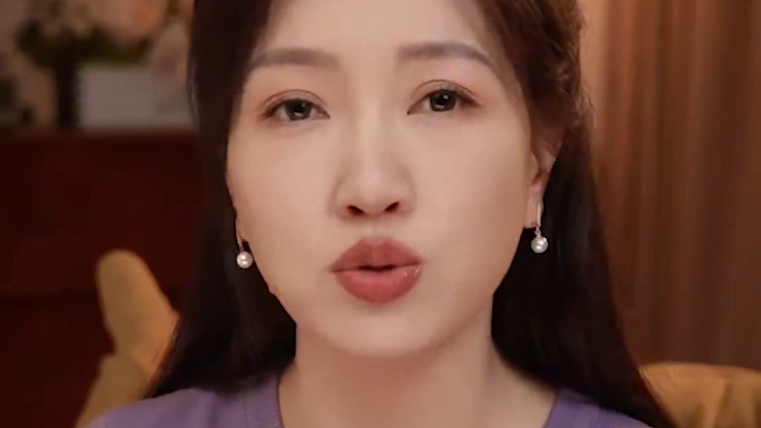 那些"莫名其妙"的情绪，虽然会像“幽灵”一样，时不时戳你一下 。但相信一切都没那么糟糕，混乱的日子会