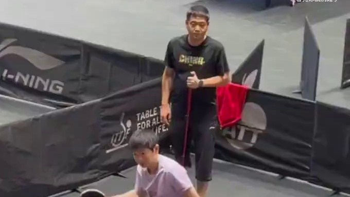 孙颖莎今日赛前训练。亚锦赛赛程，女团1/4决赛  中国朝鲜，第一场：孙颖莎vs金琴英第二场：王艺迪v