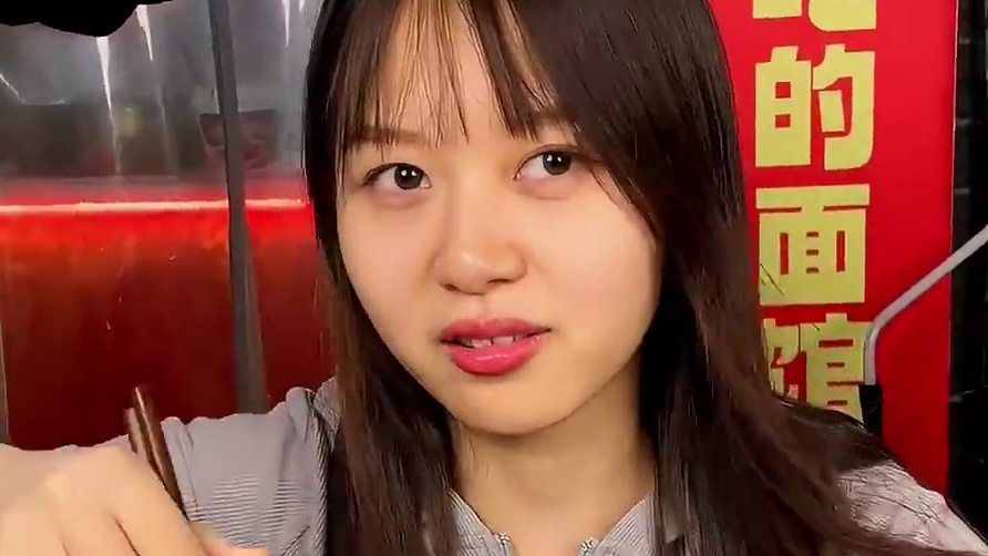 胖妹女儿来挑战4两火锅米线？！#美食 #米线 #火锅米线 #挑战 #这一碗好过瘾