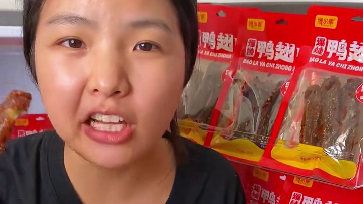 不能吃辣的千万不要轻易尝试这个爆辣味的鸭翅中，真的太辣太上头了#好吃到停不下来 #妈呀太香了 #无辣