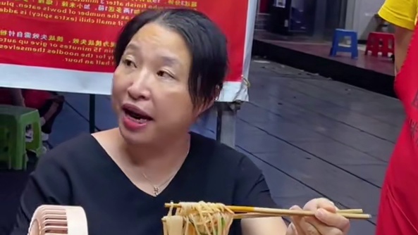 广东美女大老远来，专程挑战一次，感觉特别值~#螺蛳粉