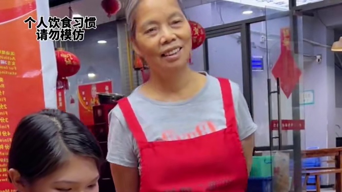 广东美女挑战爆辣再加辣~他是真的广东人吗？#螺蛳粉