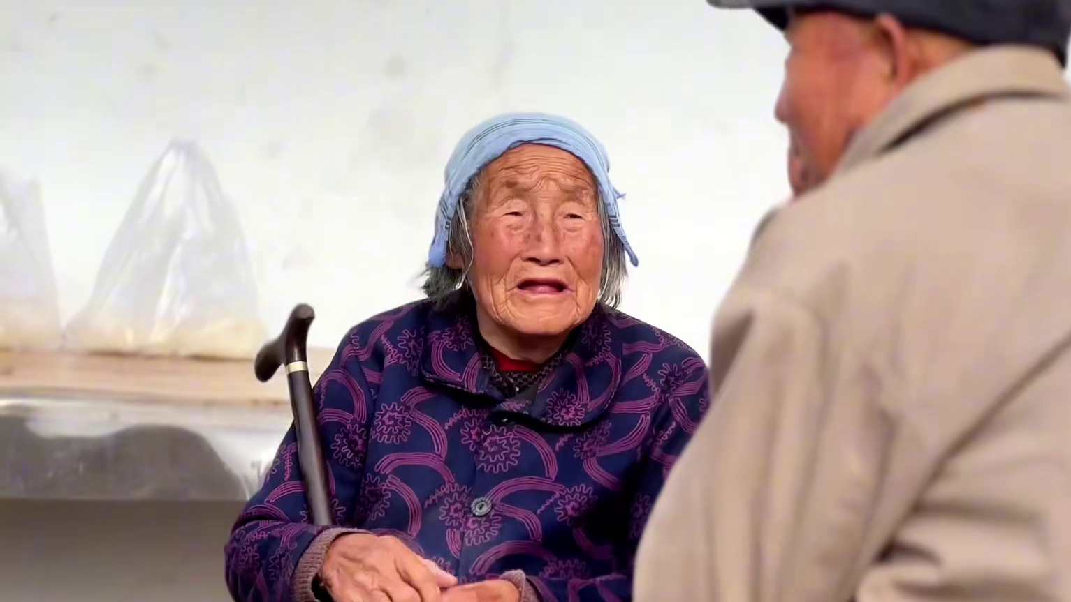 今天是99重阳节，也是敬老节。记录原乡记忆薛超的家乡洛南县麻坪镇陈台村。他是一个从家乡走出去的孩子，