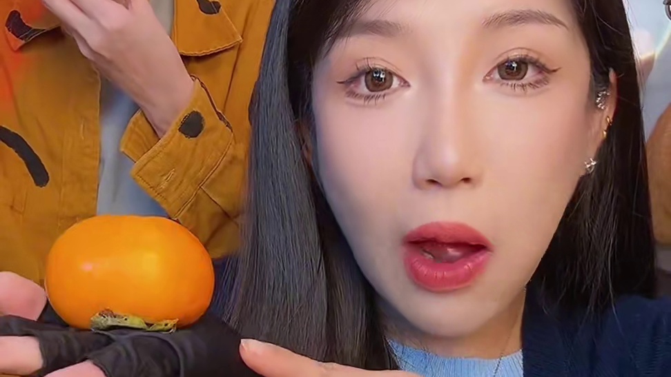 脆甜可口不涩嘴 水分很大~软硬都可以吃 放软了里面就是爆汁的那种 硬的就是又脆又甜~ #阳丰脆柿 #