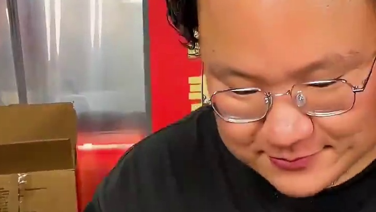 山东小伙刚刚才吃了100个抄手，就来挑战2斤米线，居然还吃开胃了！#美食 #米线 #挑战#妈呀太香了