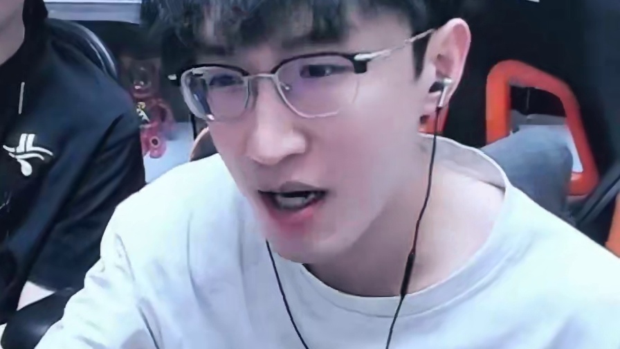 蔡哥茶壶对话女玩家，究竟谁能说服谁？（高血压预警） 