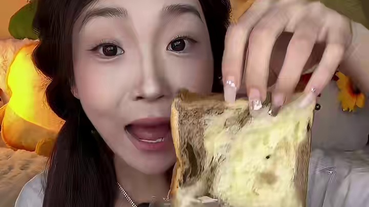 求大数据要把这个面包推荐给早八人！真的很软！！！口感真的很好！而且不加白砂糖的！！纯奶和面，两个口味