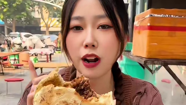 白吉馍如果早点出世的话是不是没有西安啥事了？？ 这真的又大又香啊#开封美食 #白吉馍#天儿冷吃点啥 